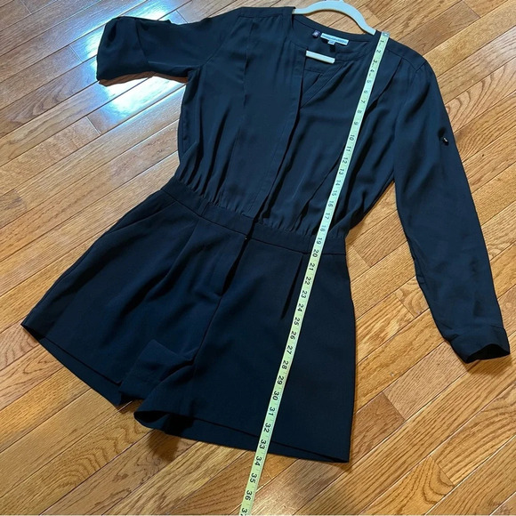 Jennifer Lopez Womens Black Jumpsuit‎ Romper VNeck Dress Short 2 Chiffon Pleated - Picture 13 of 17